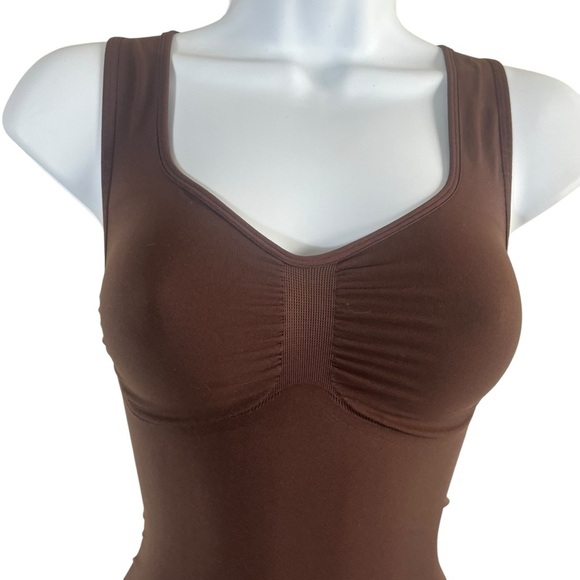 SKIMS Seamless Sculp Scoop Neck Thong Bodysuit in Cocoa - Picture 9 of 12